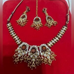 Gold and maroon necklace set